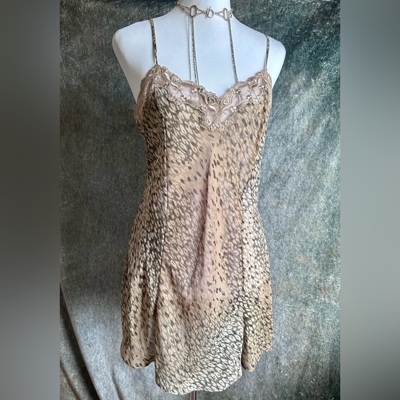 Victorias Secret Lace Print Slip - Picture 2 of 5